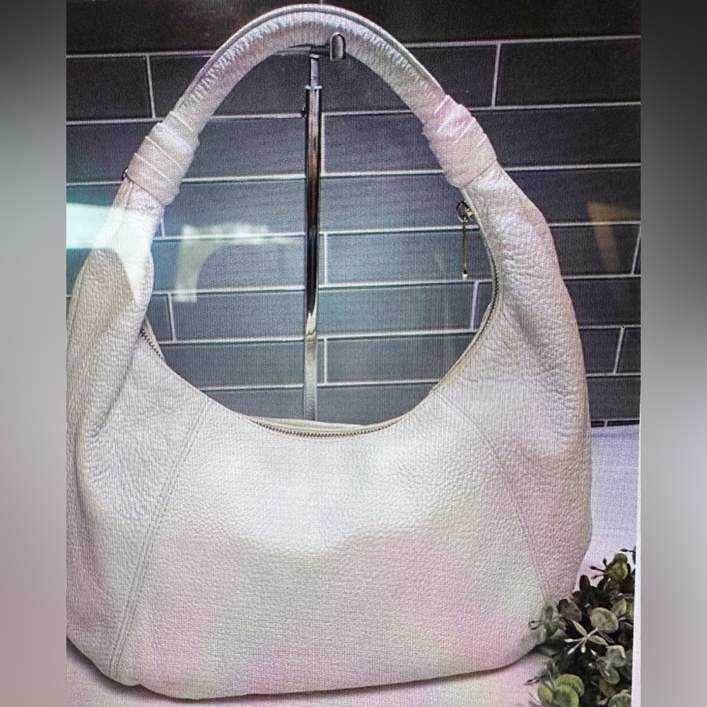 NWOT Large Michael Kors Off White Pebbled Leather One Handle Hobo  Bag